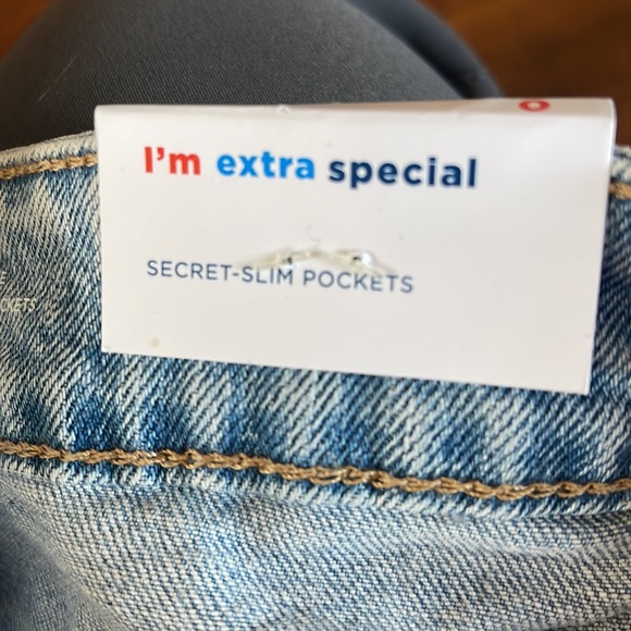 Old navy high rise light denim skirt. NWT. Frayed hem. - Picture 7 of 9